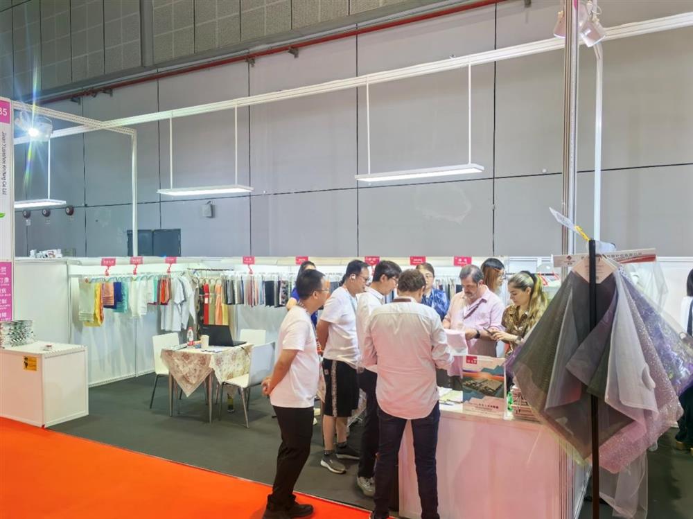 以科技綠色鏈接紡織商機(jī)！元首針織亮相2025中國(guó)國(guó)際紡織面料及輔料（秋冬）博覽會(huì)